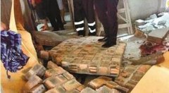 重庆:泥水工夫妻正在装修墙塌了 丈夫徒手刨出 重庆:泥水工夫妻正在装修墙塌了 丈夫徒手刨出